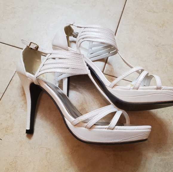 Strappy Snakeskin/reptile print women's heels - Picture 16 of 16